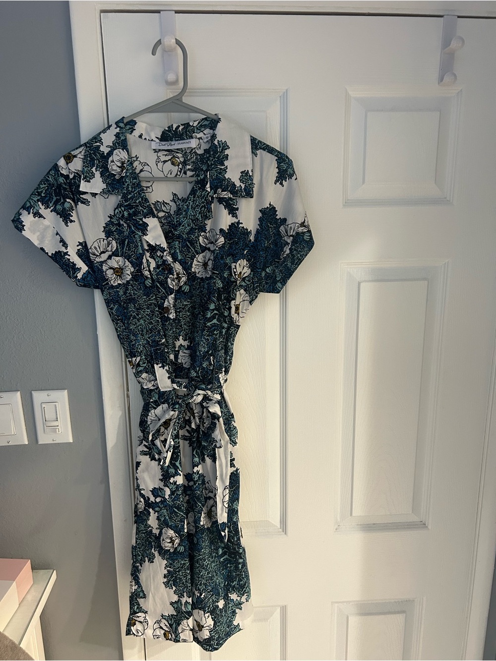 David Shepard size small Floral Button-Front Wrap Dress in White, Green and Blue